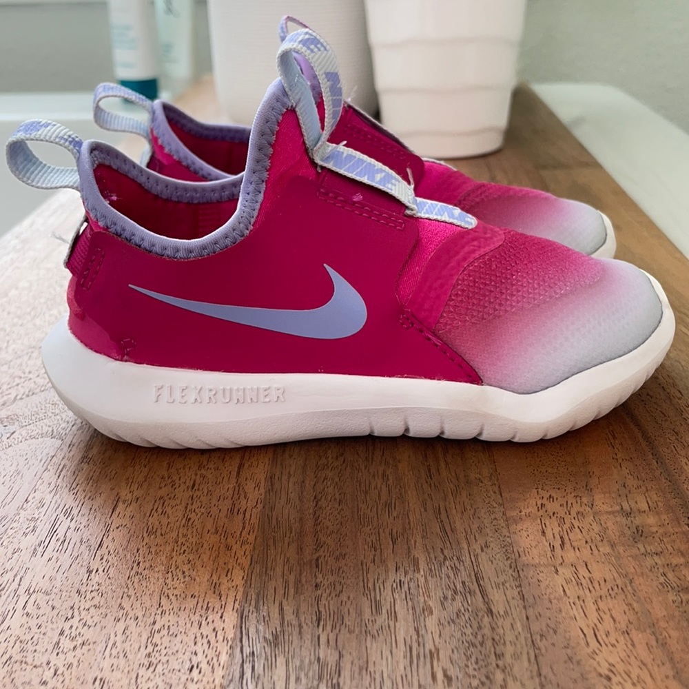 Nike flex runner for toddler girls.